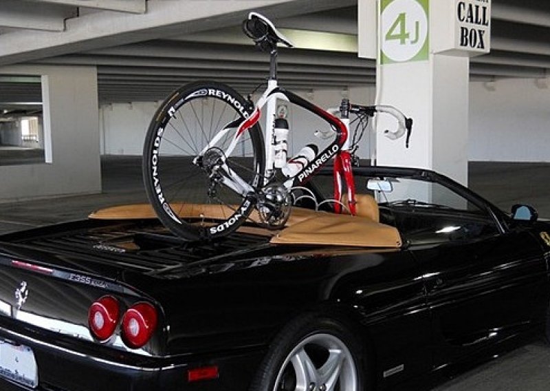 Tako je, bicikl je moguće montirati na Ferrari