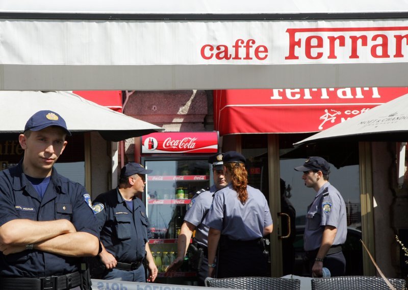 Policija upala u kafić na Korzu; vlasnik uhićen