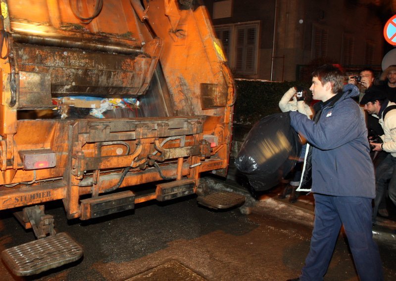Pulski gradonačelnik čistio smeće po gradu