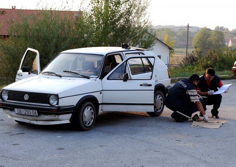 Pucao u policajca i pobjegao u kukuruzište