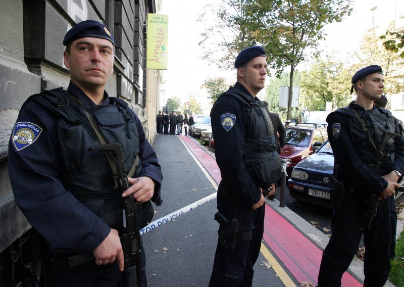 Vojnici i policajci napuštaju 2. mirovinski stup