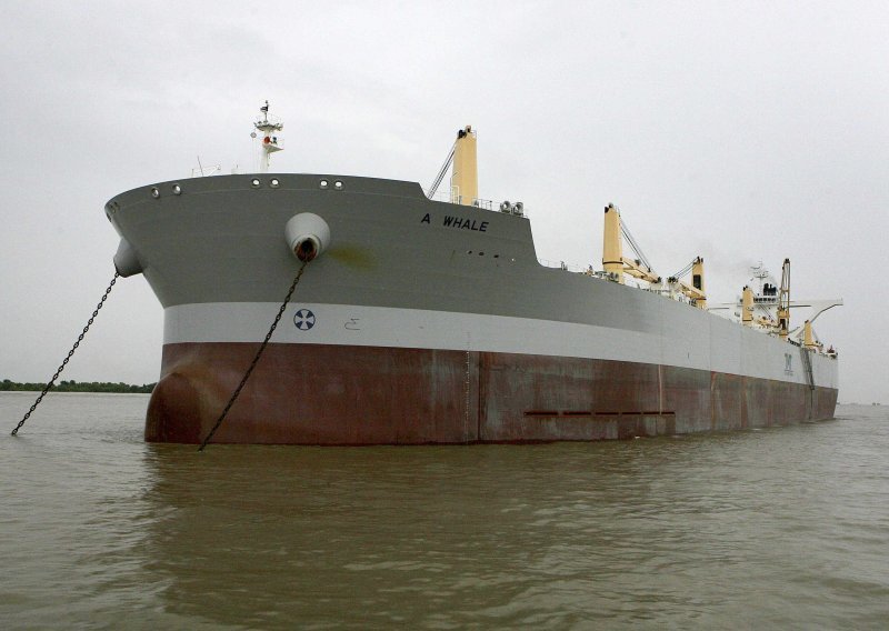 Požar na iranskom tankeru uz kinesku obalu prijeti katastrofom; nestala 32 člana posade