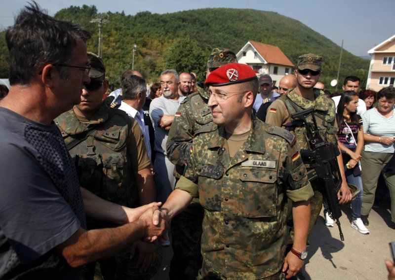 Nijemci na Kosovo šalju oklopna vozila i vodene topove?