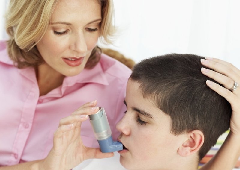 Krivci za dječju astmu su roditeljski stres i zagađenje