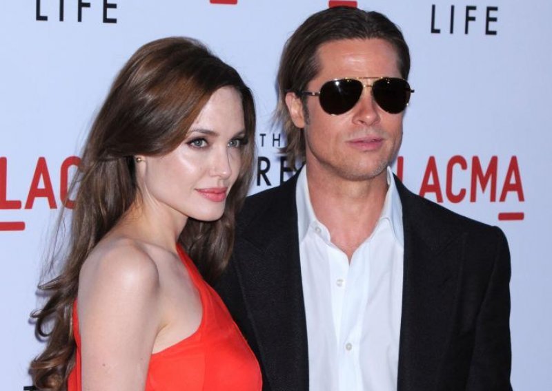 Angelina i Brad mjesec dana na devama u Sahari