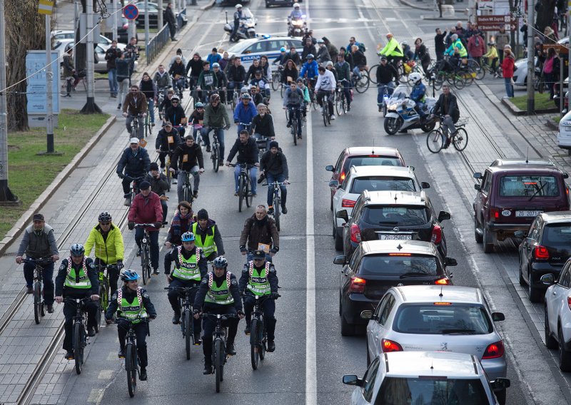 Masovnom biciklističkom vožnjom kroz Zagreb počeo val klimatskih prosvjeda