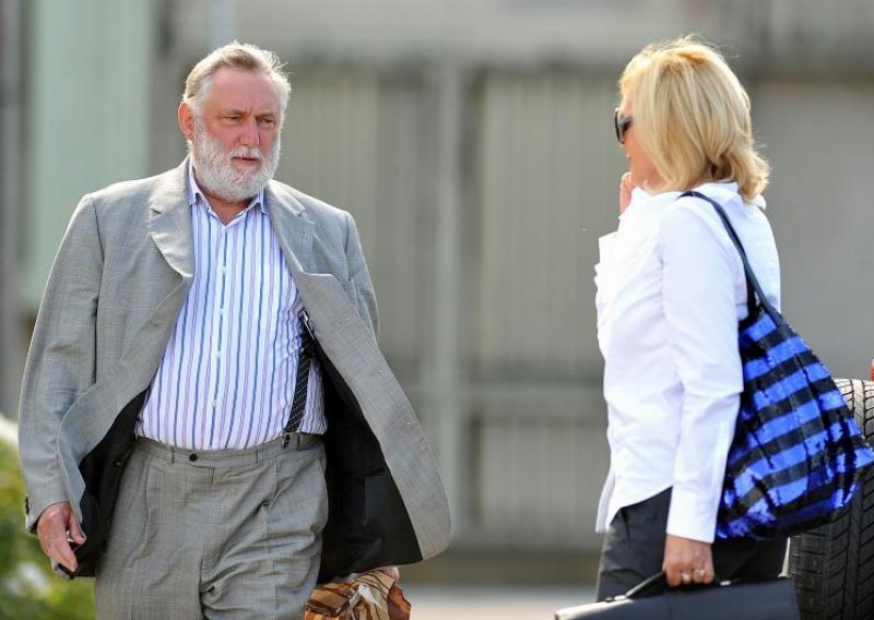 Ex-EU farm commissioner Fischler visits Sanader in custody