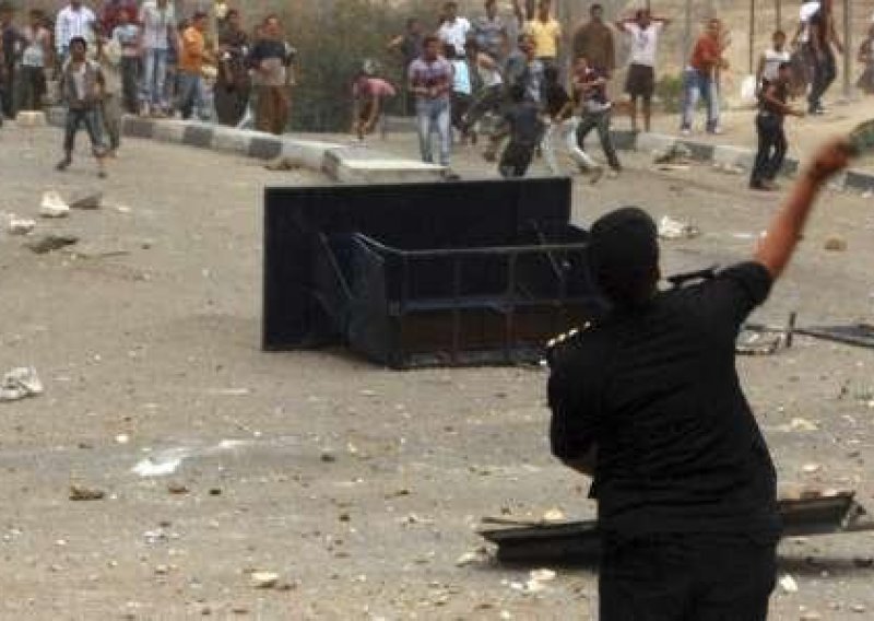 Sukobi policije i uzgajivača svinja u Kairu