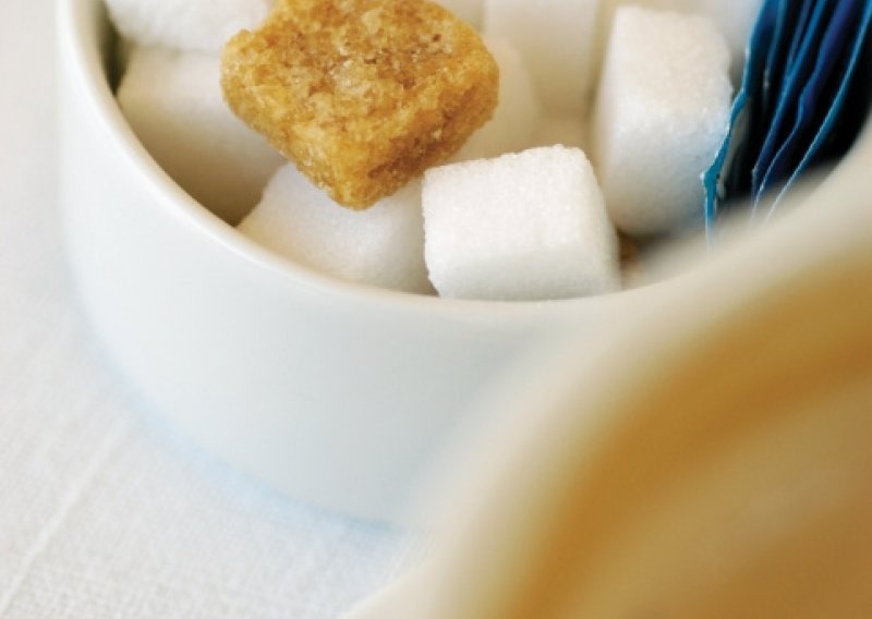 Smeđi šećer nije zdraviji od bijeloga