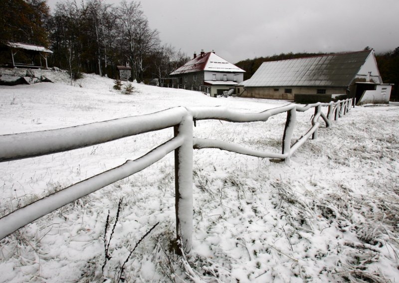 Platak i Liku zabijelio prvi snijeg