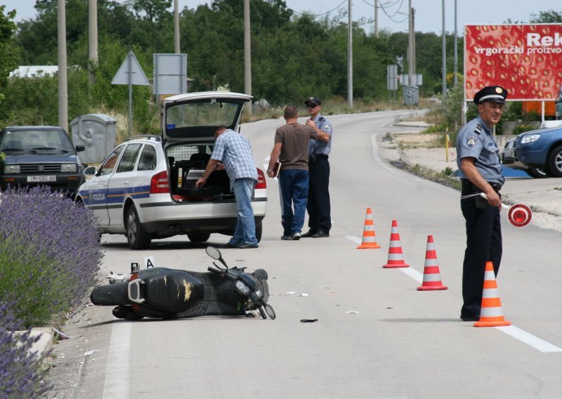 Skuterom pregazila pješakinju