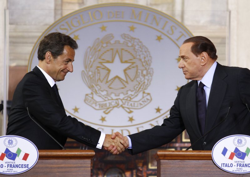 Sarkozy i Berlusconi traže vraćanje granica u EU!