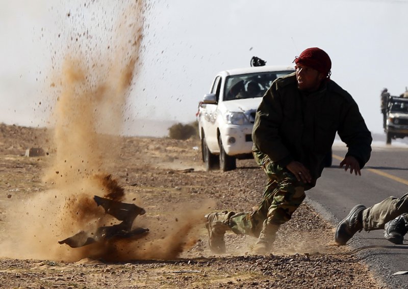 Zračni napad na naftnu luku u Libiji