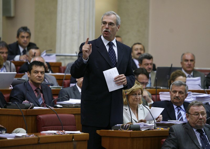 Hebrang najavio tužbu protiv Jergovića