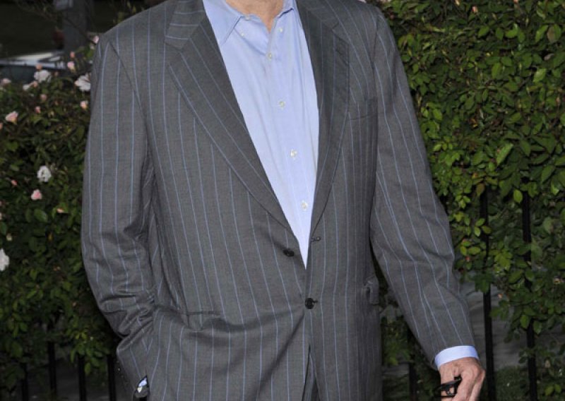 John Cleese se opet ženi, iako je bivšima već dao 15 mil. funti