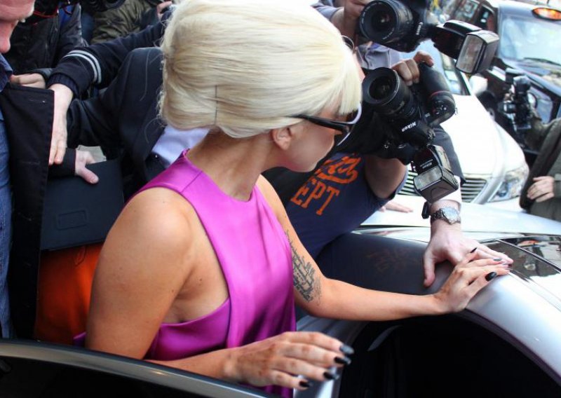 Lady Gaga na sudu kao lažna dobrotvorka