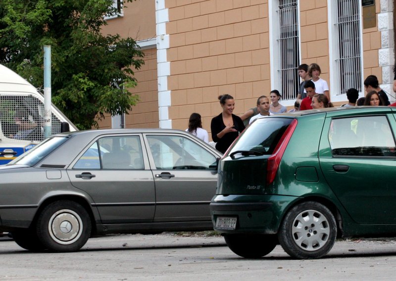 Policija spriječila tučnjavu u školi