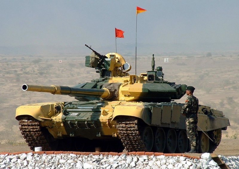 Indija od Rusije kupuje 460 tenkova T-90