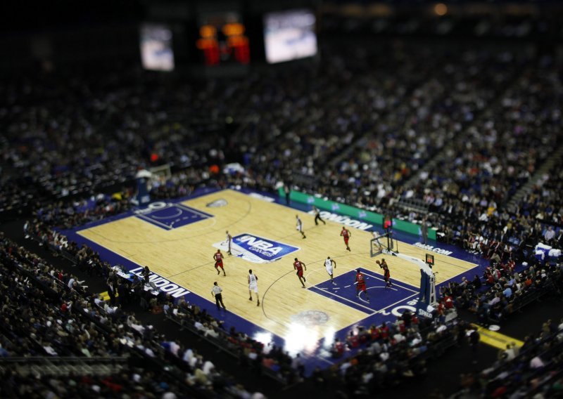 Netsi bolji od Raptorsa u prvoj NBA utakmici u Europi