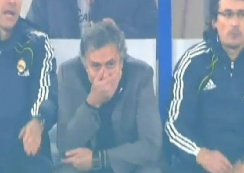 Mourinho puca ili od bijesa ili od smijeha