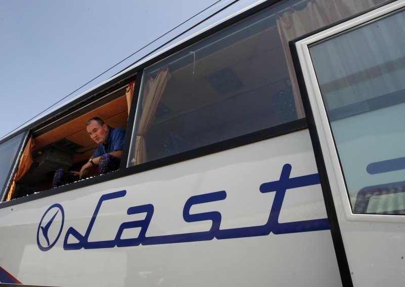 Benkovac: Oštećena dva srbijanska autobusa