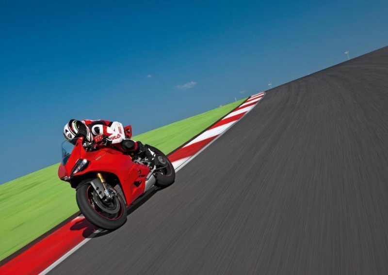 Zbog novog Ducatija 1199 Panigale požalimo što stiže zima