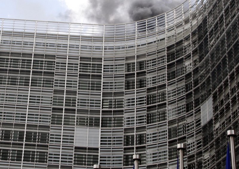 Gori sjedište Europske komisije u Bruxellesu