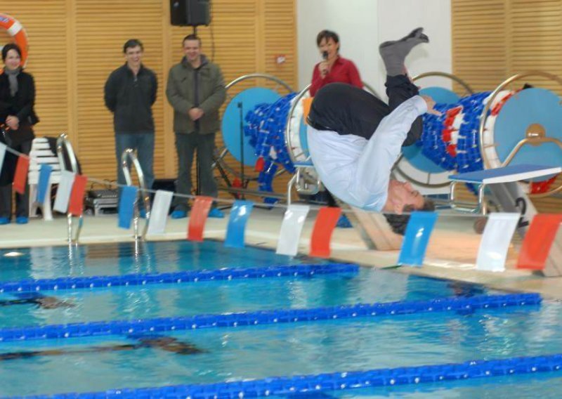 Vinkovcima najljepši božični dar - zatvoreni bazen