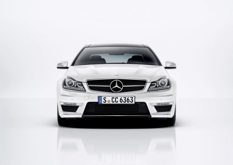 Mercedesov C63 AMG kupe se ne šali