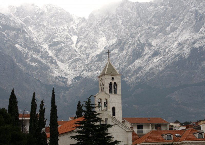 Na Zavižanu dva metra snijega!