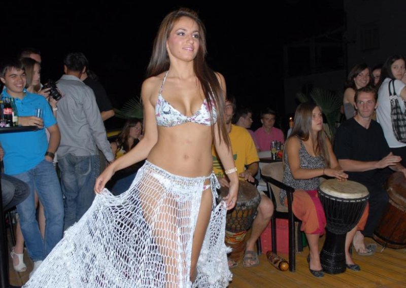 Nikol Bulat oplela se seksi mrežom