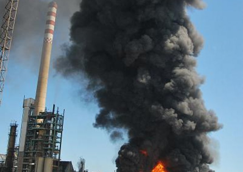 Investigation to determine cause of fire at oil refinery