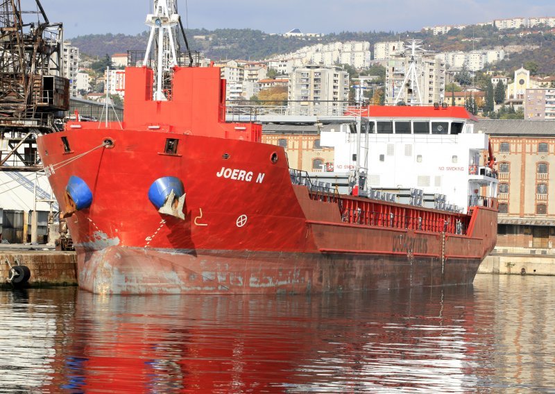 Časniku malteškog broda kaznena, Palaškovu prekršajna prijava