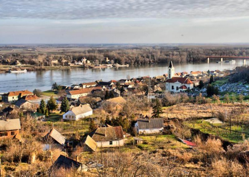 Vodeni val prošao Vukovar, Dunav počeo opadati
