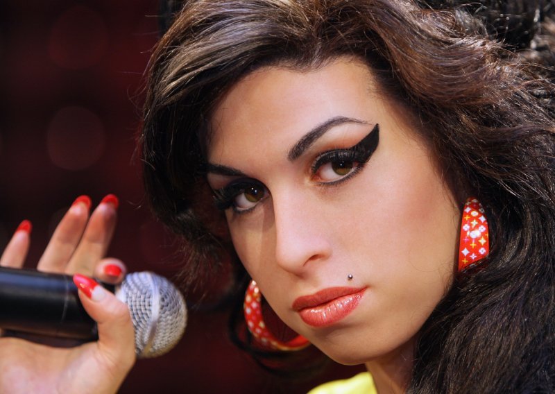 Amy Winehouse proglašena luzericom godine