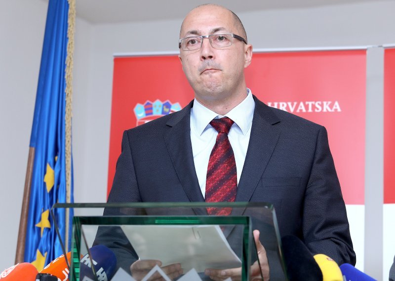 Ministar uprave Kovačić: Isprave iz državnih matica za građane će prikupljati država