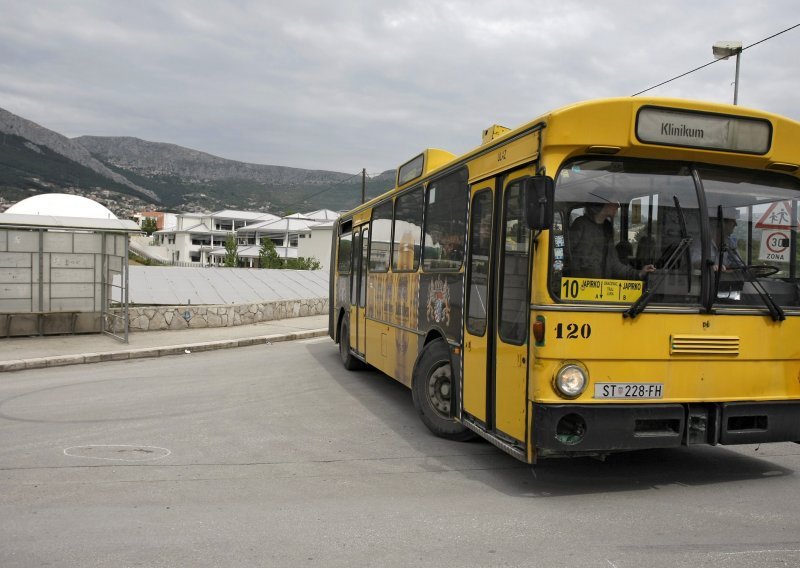 Automobil oborio dječaka ispred škole