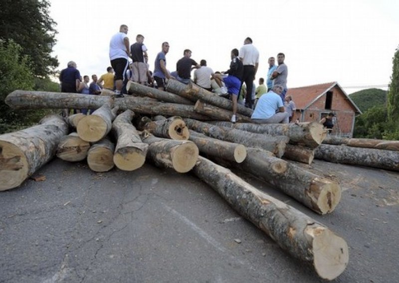 Brnjak border post reopened