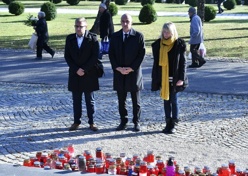 HNS položio vijence i svijeće na Mirogoju i na grobu Savke Dabčević Kučar