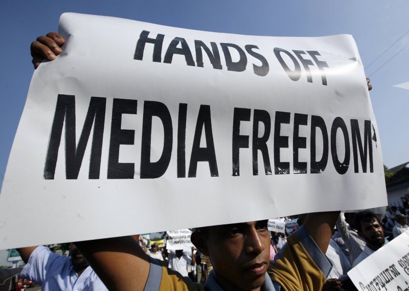 Upali u Sindikat novinara i uhitili dvojicu koji su kritizirali vladu