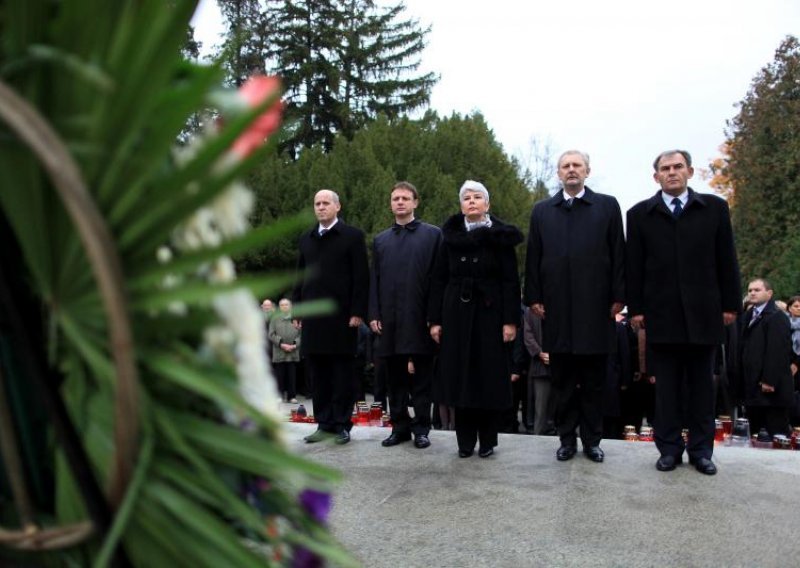 State leadership lays wreaths at Mirogoj for All Saints' Day