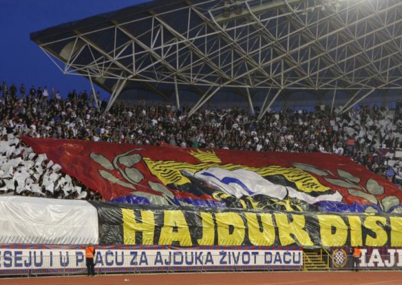 Dok se Hajduk sramotio, Torcida briljirala
