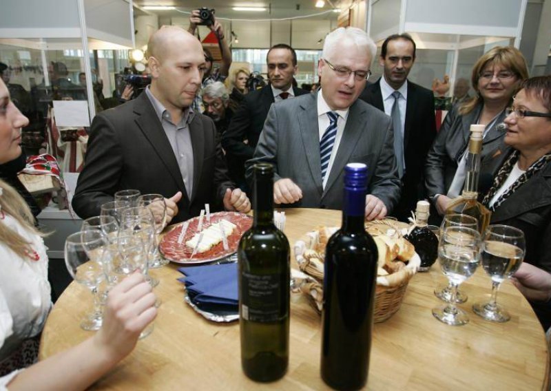 Josipović raspisuje izbore u ponedjeljak