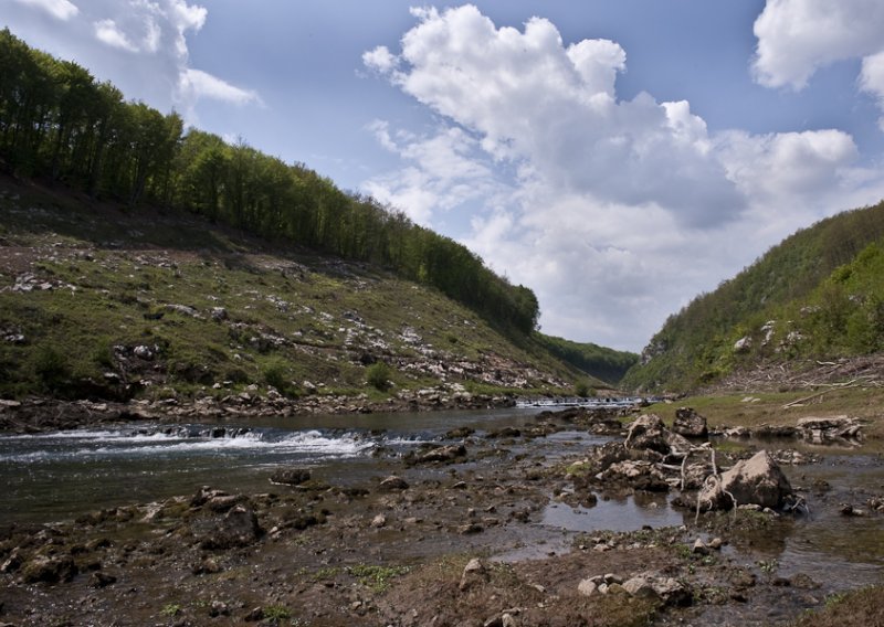 Udruge traže povlačenje prijedloga izmjena Zakona o vodama