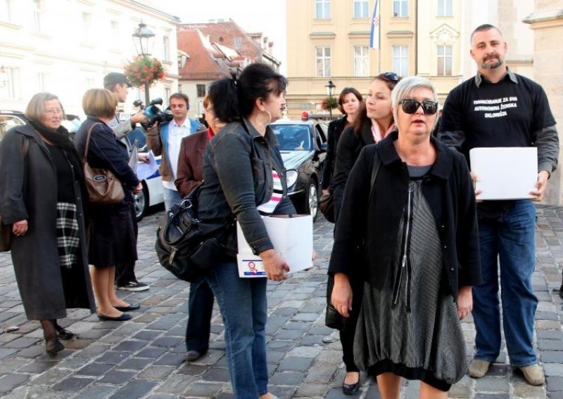 Vladi predani potpisi za financiranje skloništa za zlostavljane žene