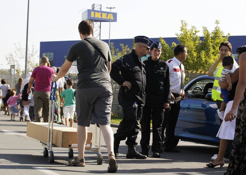 Zbog dojave o bombi evakuirano 1.500 kupaca iz Ikee