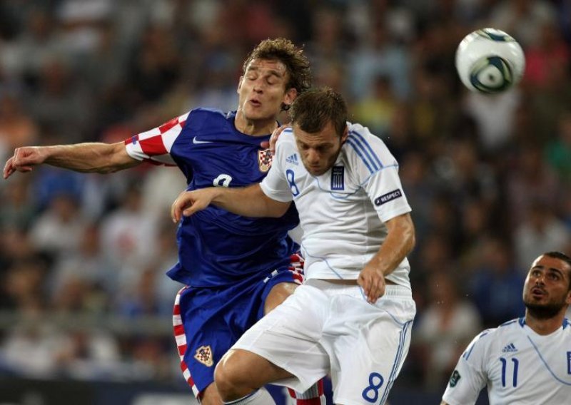 Greece sink Croatia to seize Group F pole position