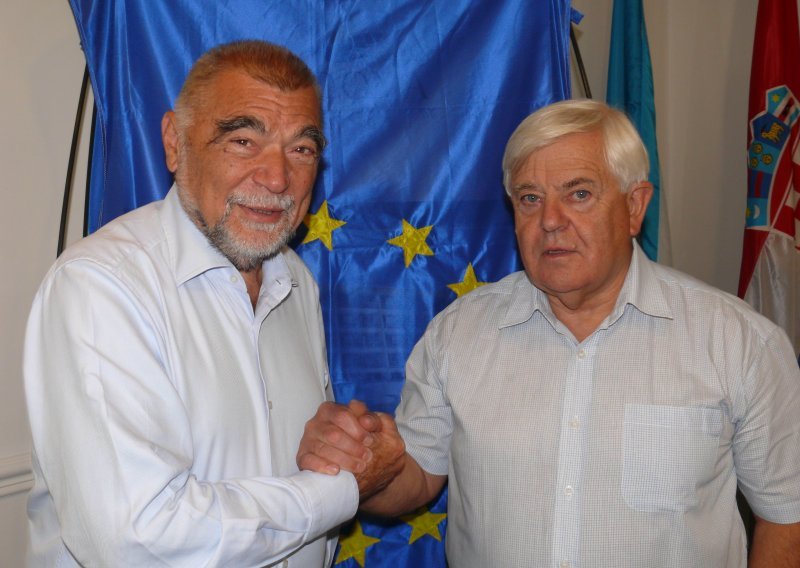 Mesić: Da sam Kučan, trudio bih se više oko Hrvatske; Kučan: Ne bih se nikako mijenjao s Mesićem