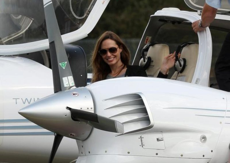 Angelina Jolie uzima satove letenja