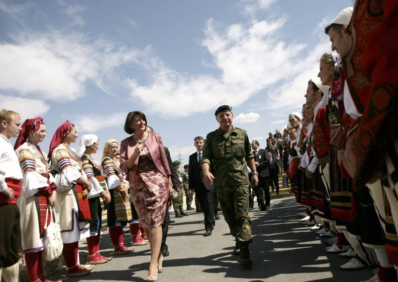 Serbian gov't calm after reopening of border crossings